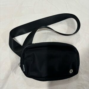 Lululemon - Everywhere Belt Bag 1L, Black.